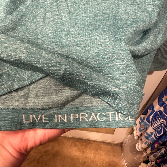 Lululemon Long Sleeve Tee Shirt - Picture 3 of 8